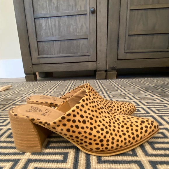 Beast Fashion Animal Print Mules - Picture 2 of 5